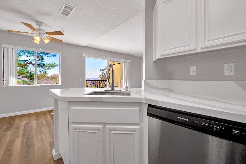 Building Photo - 2604 Avenida Del Vista