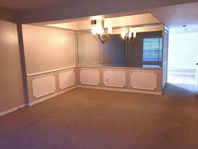 Building Photo - 10330 Briar Forest Dr