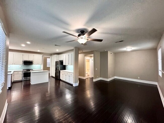 Building Photo - Beautiful 4 Bedroom Murrieta Home with Sol...