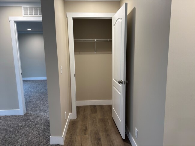 Building Photo - 48599 Lakeview E