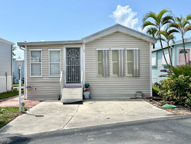 Building Photo - 10701 S Ocean Dr