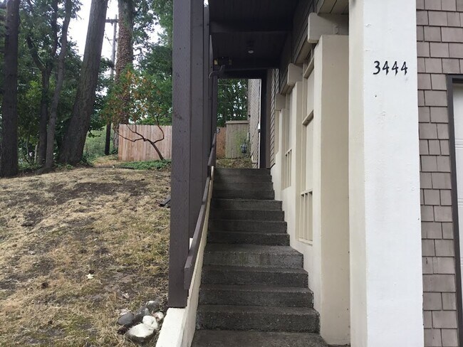 Building Photo - Willamette St Duplex
