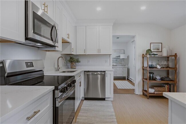 Building Photo - 117 Canonchet Dr