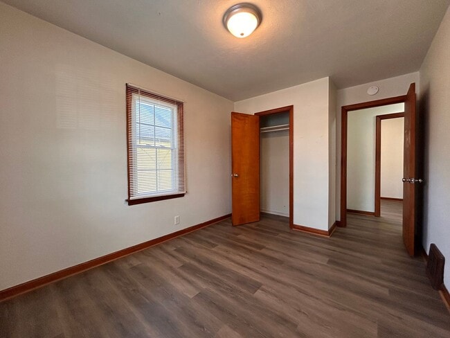 Building Photo - 3020 Leahy St