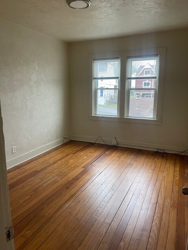Bedroom 3 - 1108 mella street