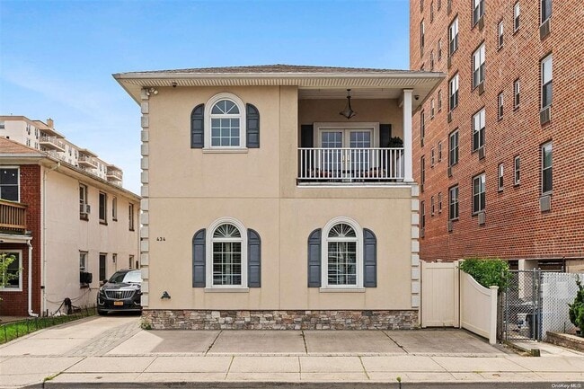 Building Photo - 434 E Broadway