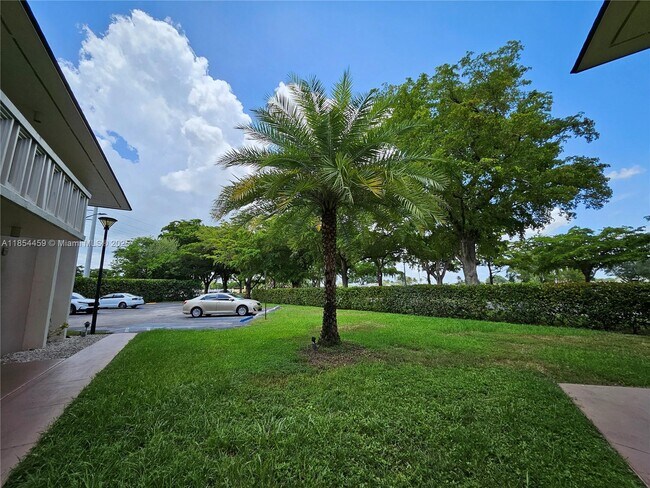 Building Photo - 7490 Miami Lakes Dr