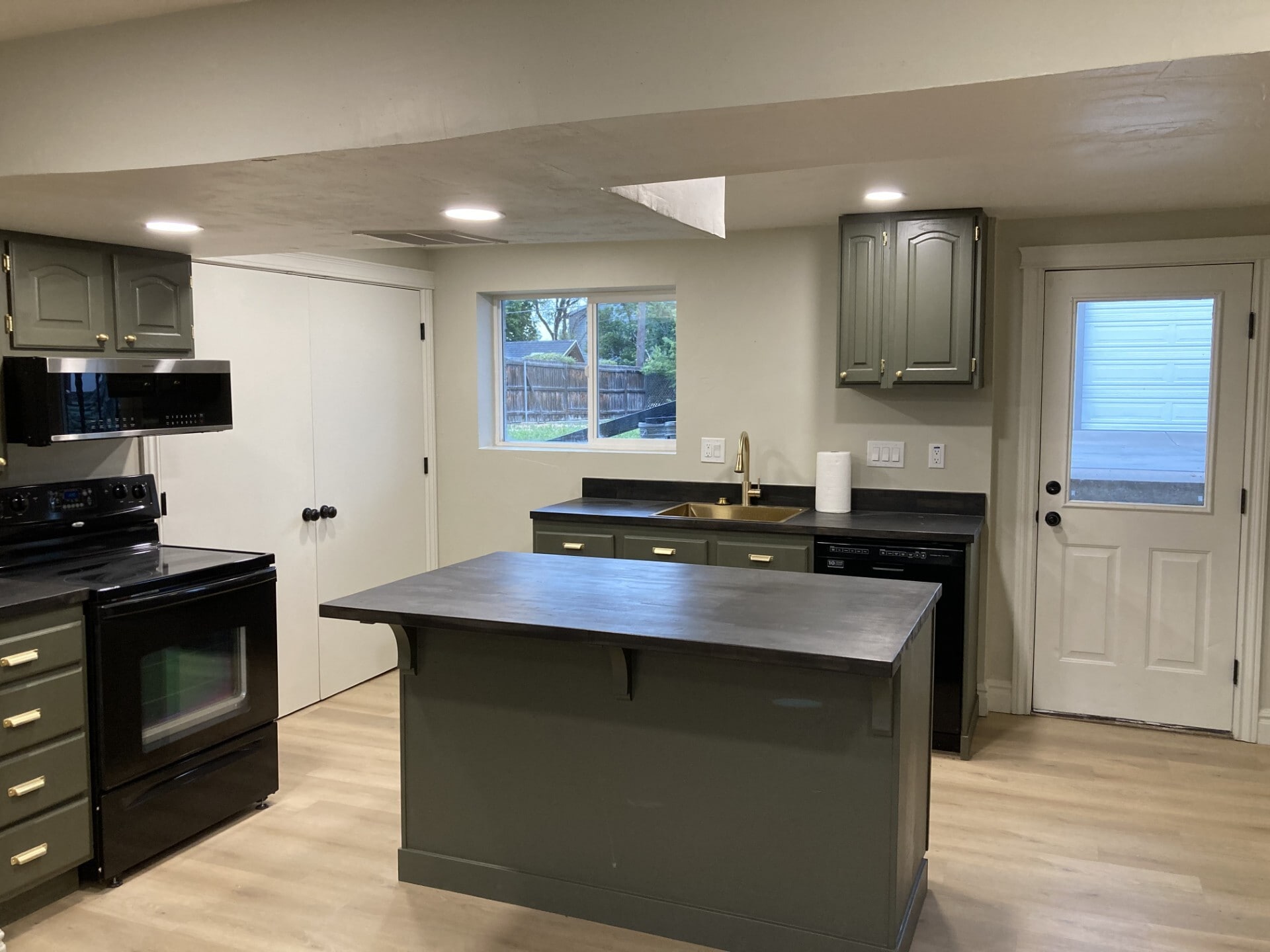 Building Photo - 1391 E McCormick Way