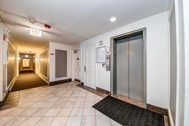 Building Photo - 5300 Carriage Way Dr