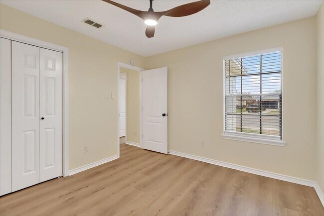 Building Photo - 4453 Lake George Dr