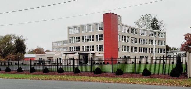 Building Photo - 433 W Railroad St