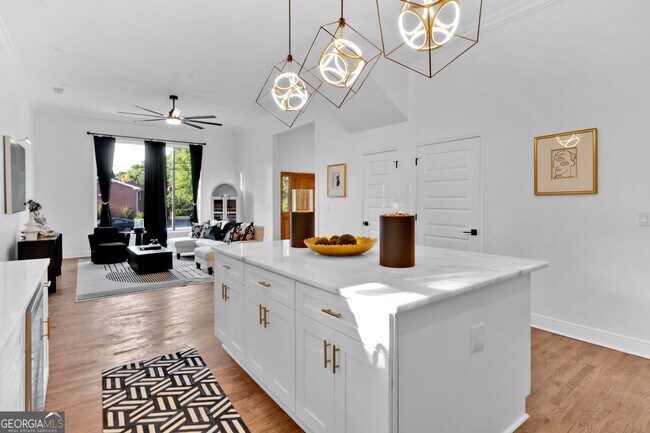 Building Photo - 1774 Vesta Ave