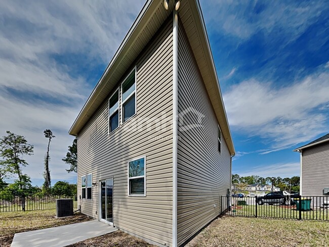 Building Photo - 8673 Highfield Ave