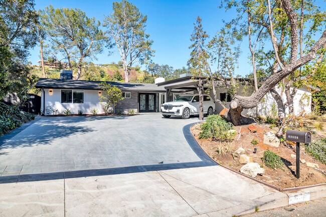 FRONT OF HOUSE - 16047 Meadowcrest Rd