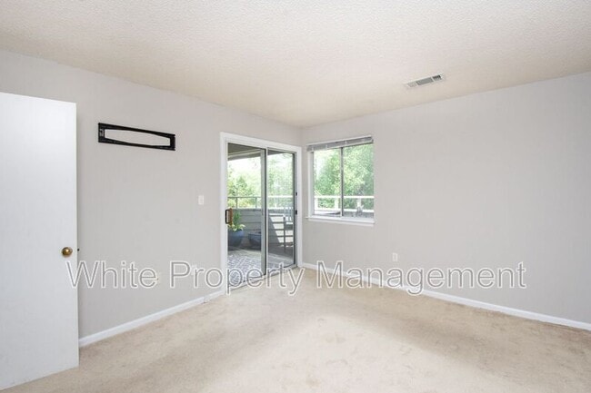 Building Photo - 2555 Stockbridge Dr