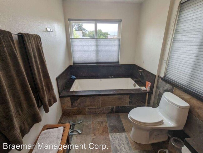 Building Photo - 3 br, 2 bath House - 3963 Greenwood Street