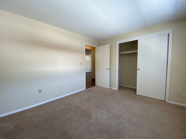 Building Photo - 99 Powers St