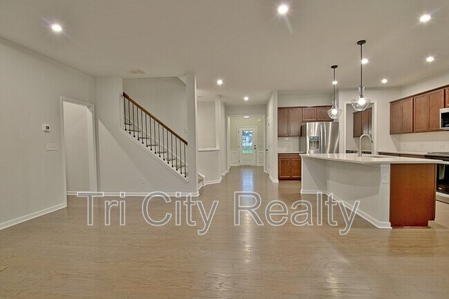 Building Photo - 504 Albertson Ave