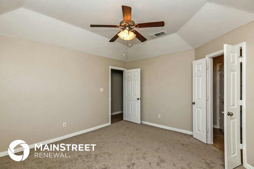 Building Photo - 8100 Raleigh Dr