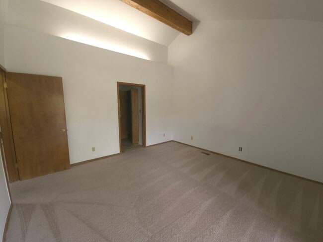 Building Photo - Secured Building with covered parking!