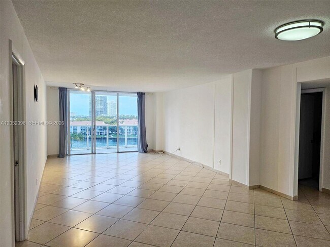 Building Photo - 3800 S Ocean Dr