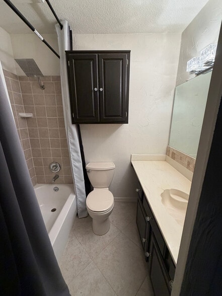 Building Photo - 903 Teakwood Ln