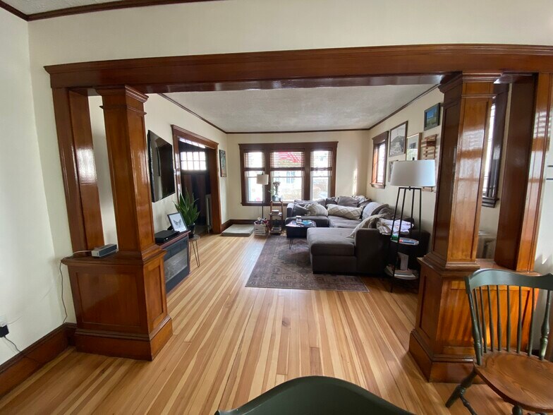 Building Photo - 23 Train St