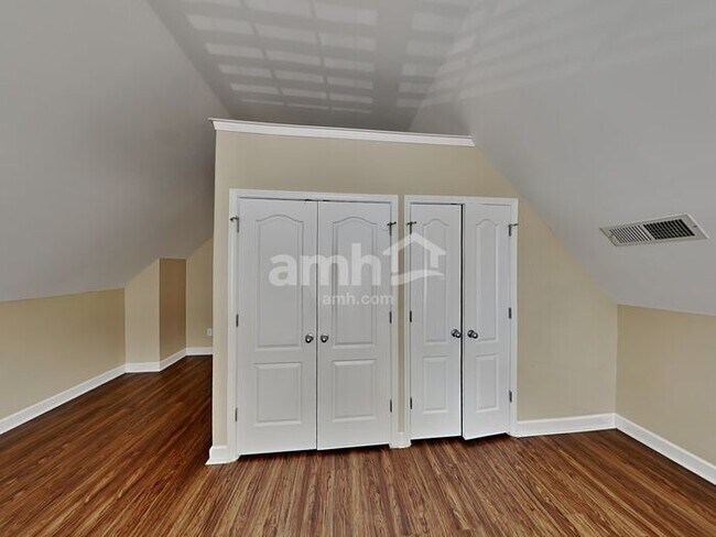 Building Photo - 5013 Bunker Ln