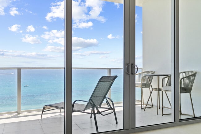 Building Photo - 3100 N Ocean Dr