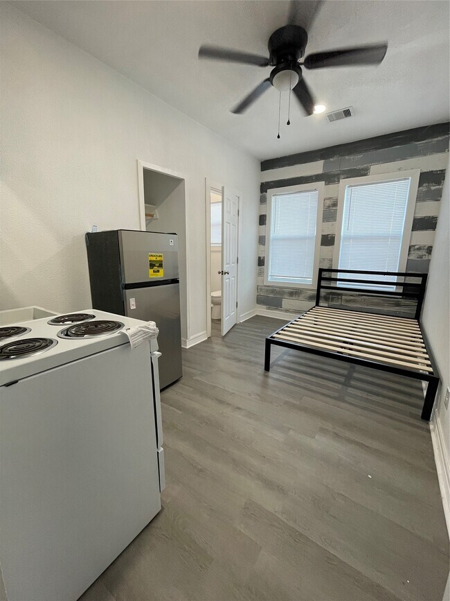 Building Photo - 2302 Avenue H