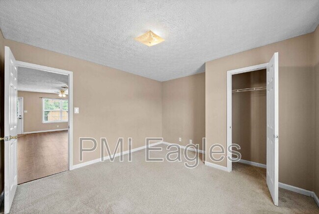 Building Photo - 114 Gleaves Ln