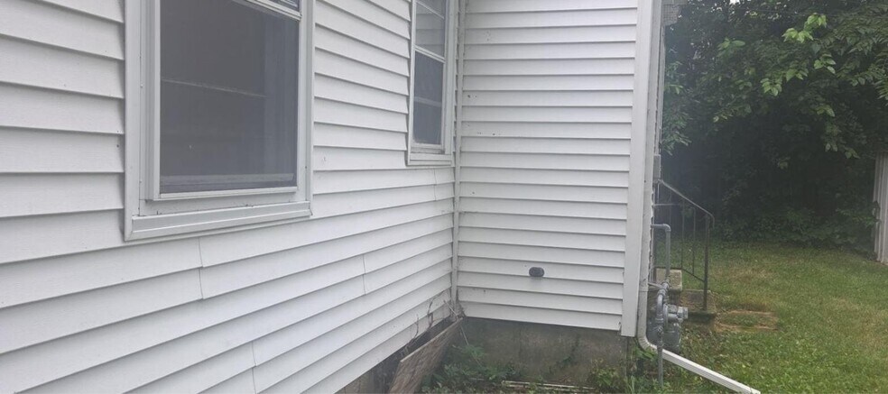 Building Photo - 1034 S Tonti Cir
