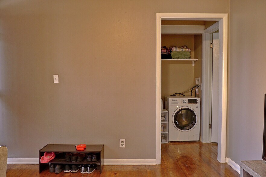 Building Photo - 3428 Charlotte St