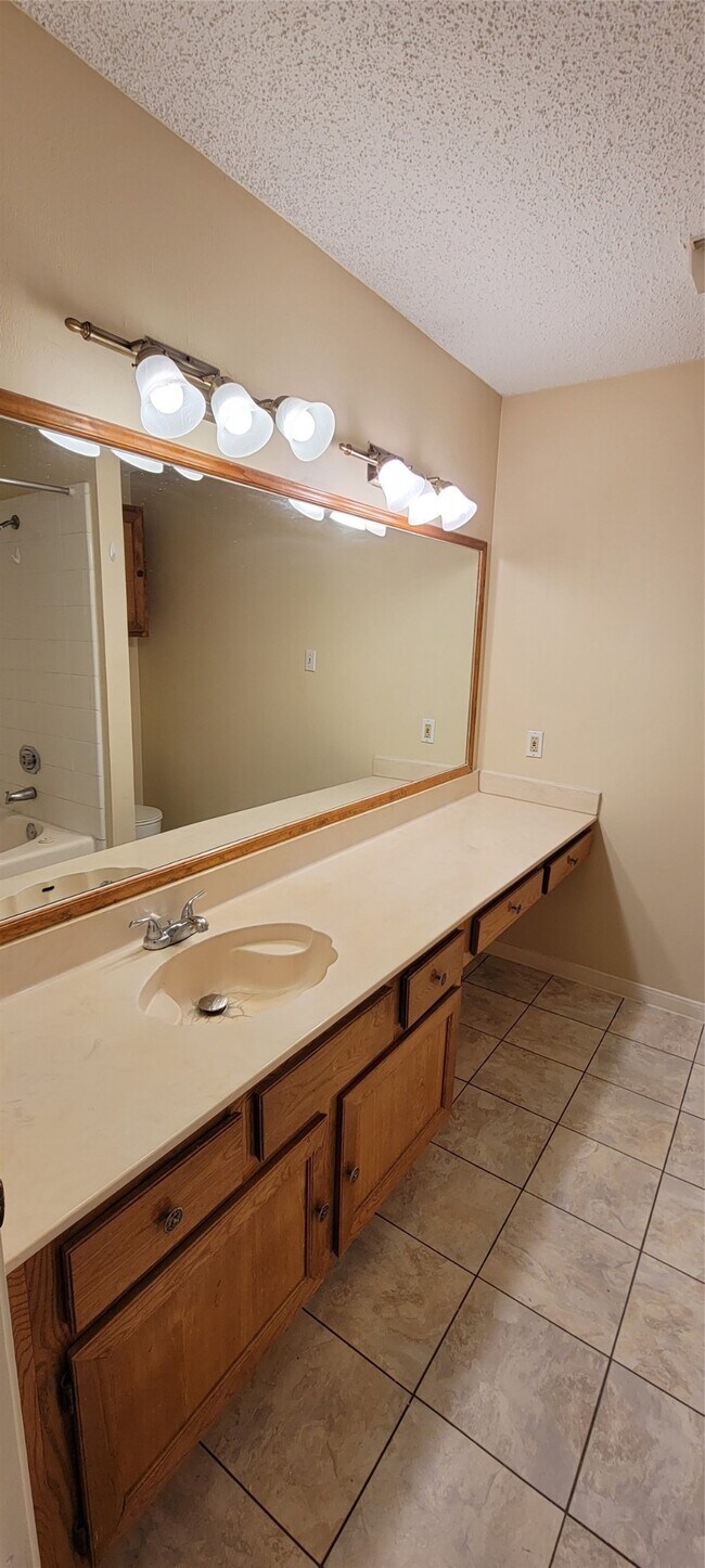 Building Photo - 2300 Old Spanish Trl