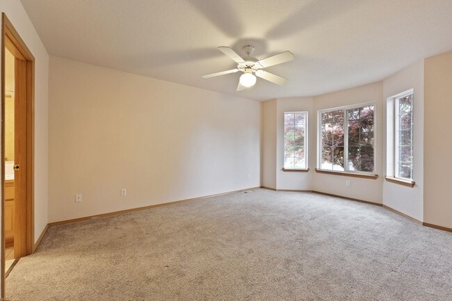 Building Photo - Move in ready now! 4 bedrooms in Lacey - North Thurston School district.