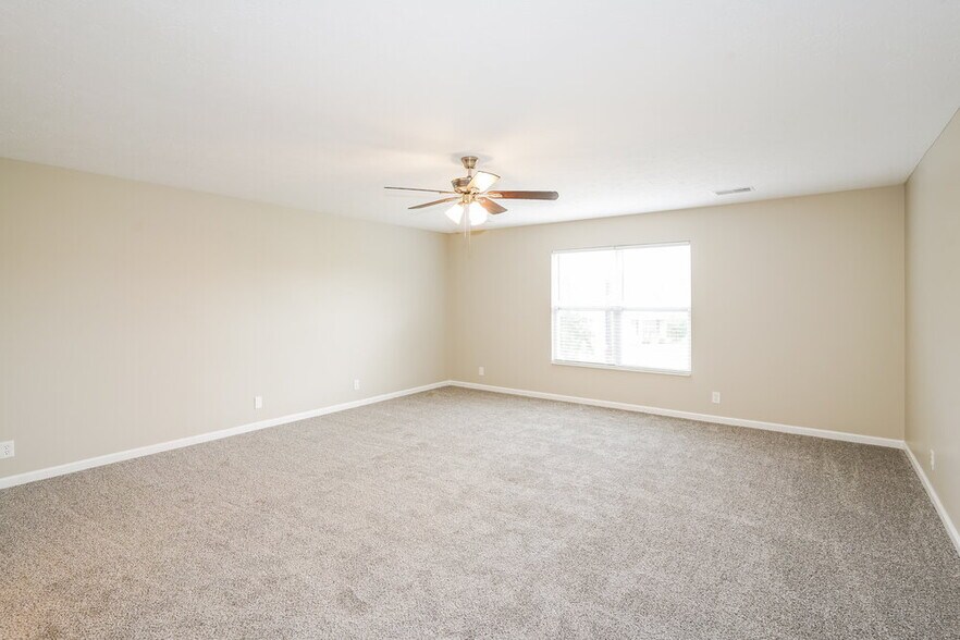 Building Photo - 613 Blossom Hill Dr