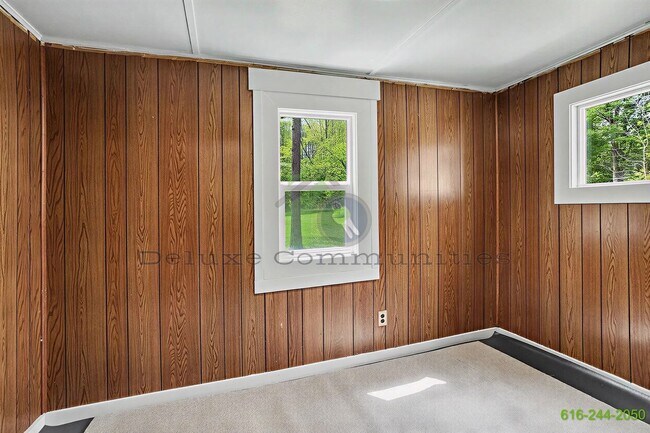 Building Photo - 4206 S Shore Dr
