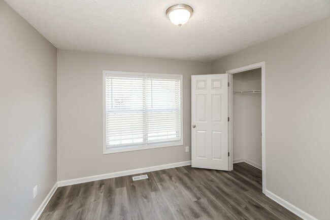 Building Photo - 2740 Owens Dr