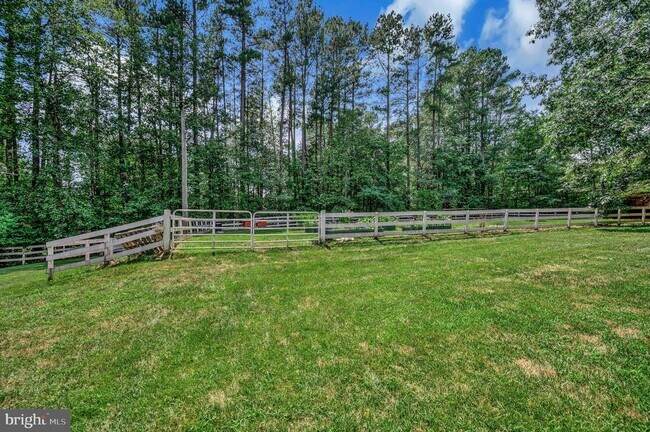 Building Photo - 8 Wilderness Ct