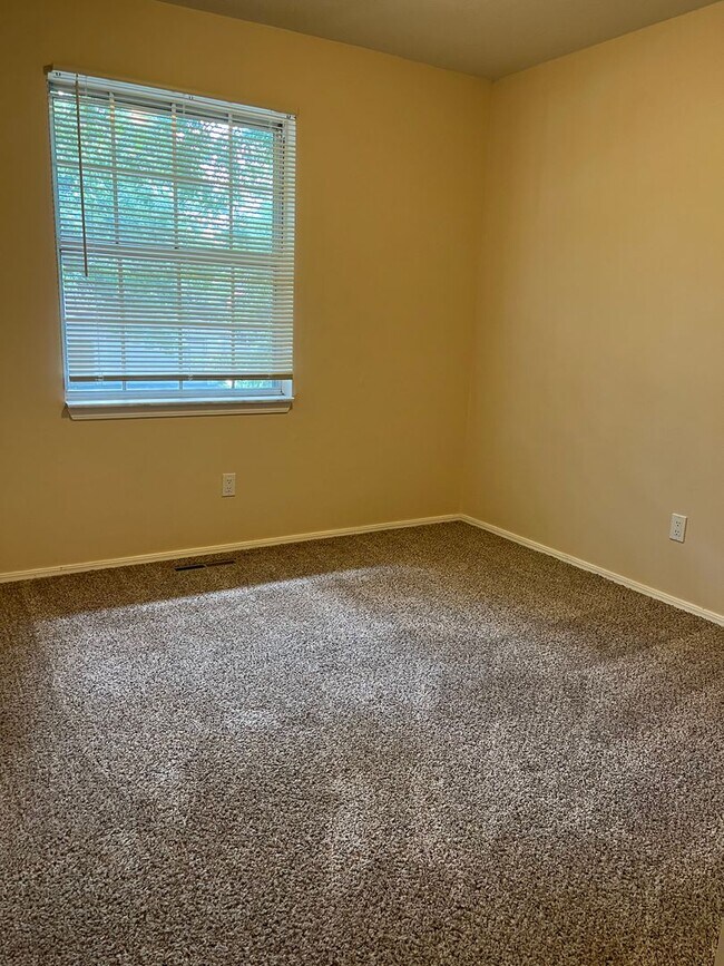 Building Photo - Make this  beautiful home yours!! Features...