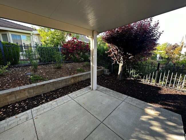 Building Photo - Wonderful Location within Summerset 4, a 5...