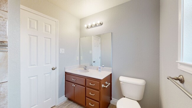 Building Photo - PRICE IMPROVEMENT $1595 + 2 WEEKS FREE REN...