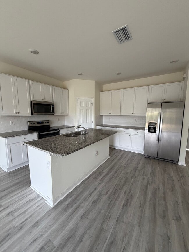 Building Photo - 1060 San Cristobal Ave