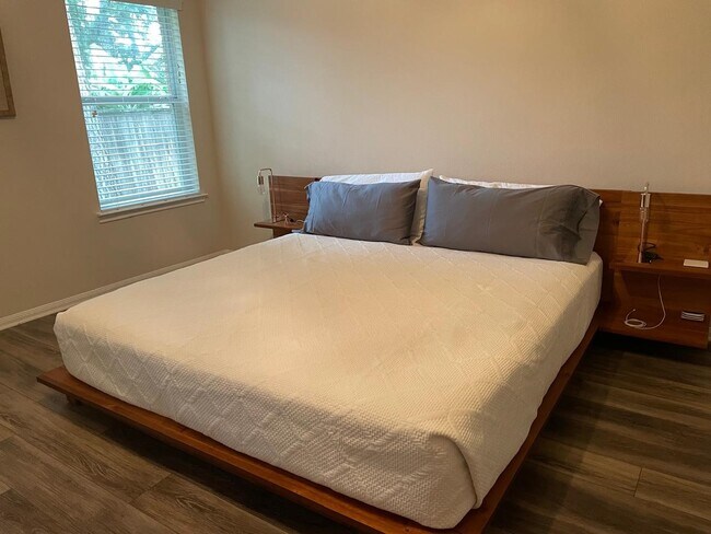 Building Photo - 31 W Spindle Tree Cir