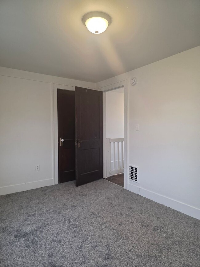 Building Photo - 397 Upper Oakwood Ave