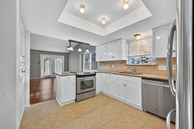 Building Photo - 16355 Sierra Grande Dr