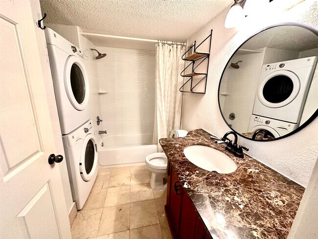 Building Photo - 1311 Antoine Dr