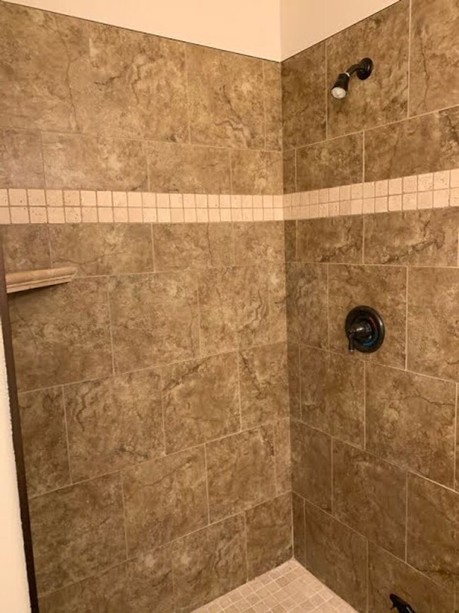 Building Photo - 3 Bed 2.5 Bath ROCK CREEK TOWNHOME in Rexb...