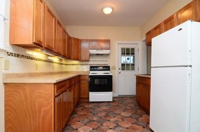 Building Photo - 90 Conklin Ave