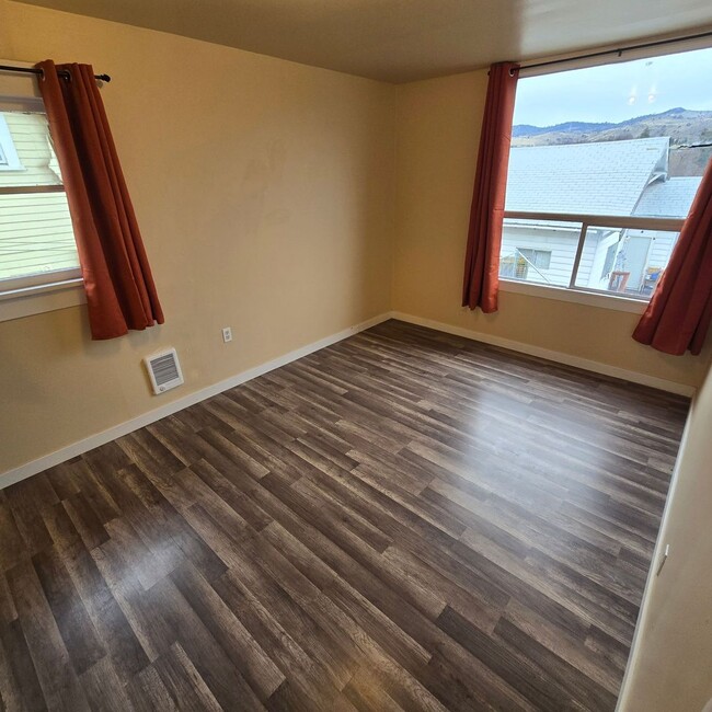 Building Photo - 625 N 8th #B